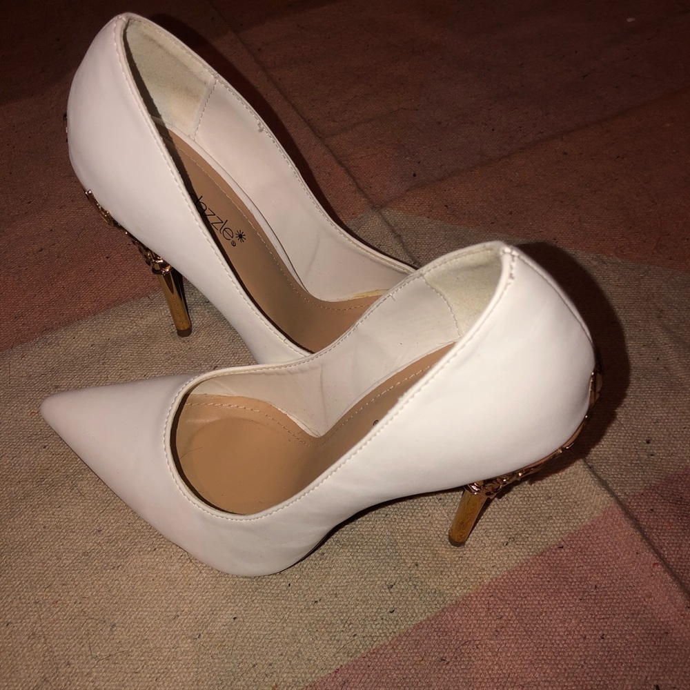 Gold detailed white shoes - Picture 10 of 10